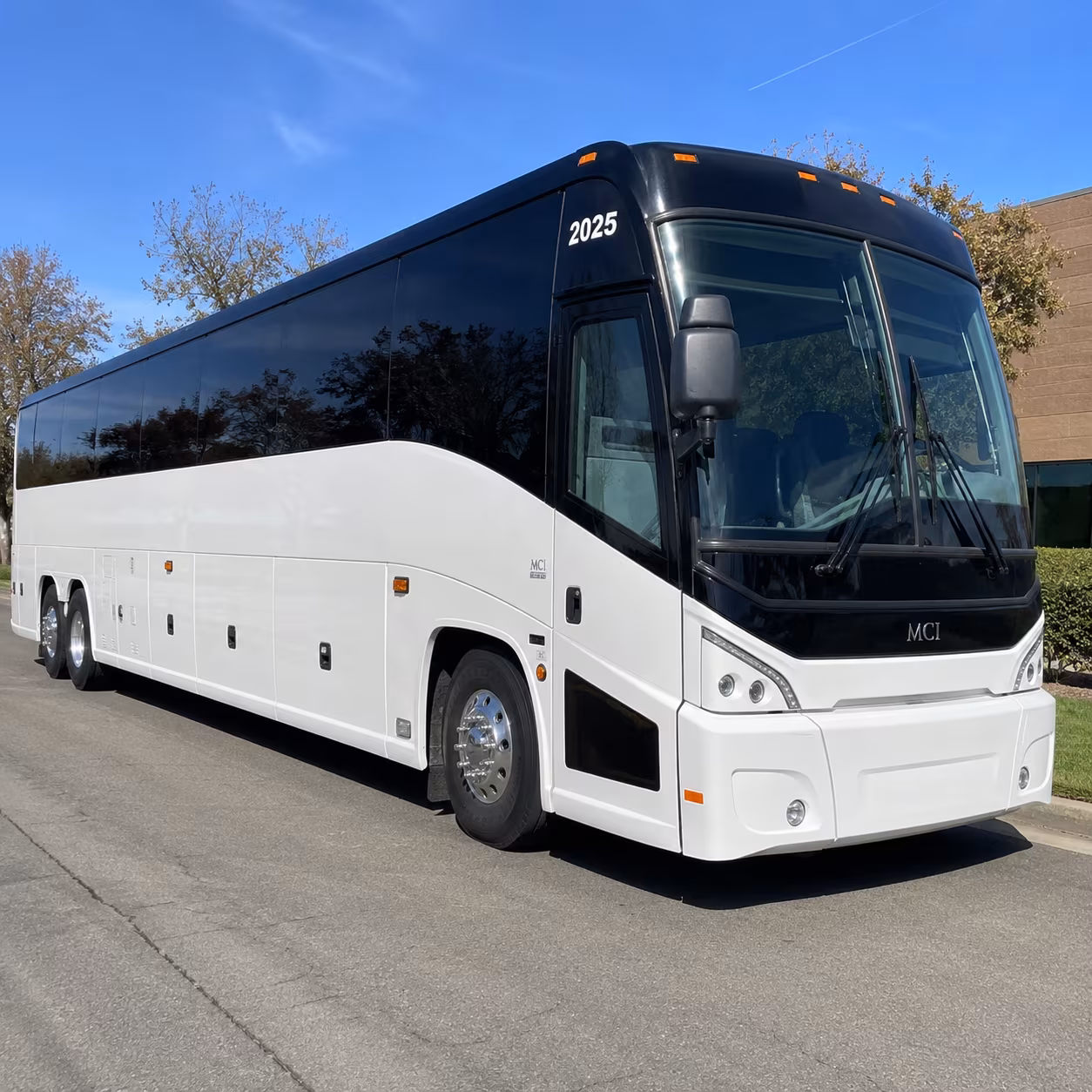 buses to whitewater amphitheater and new braunfels concert weekends